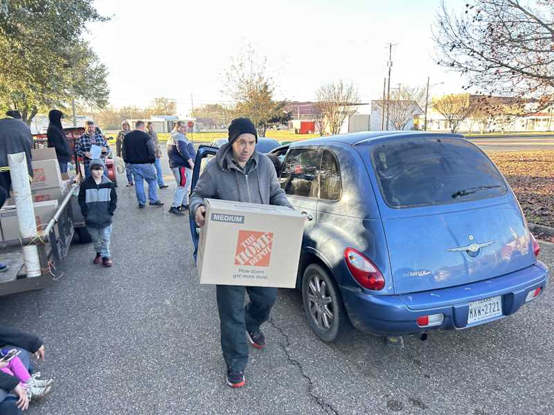 Distribution Day Helpers Distribution Day Helpers