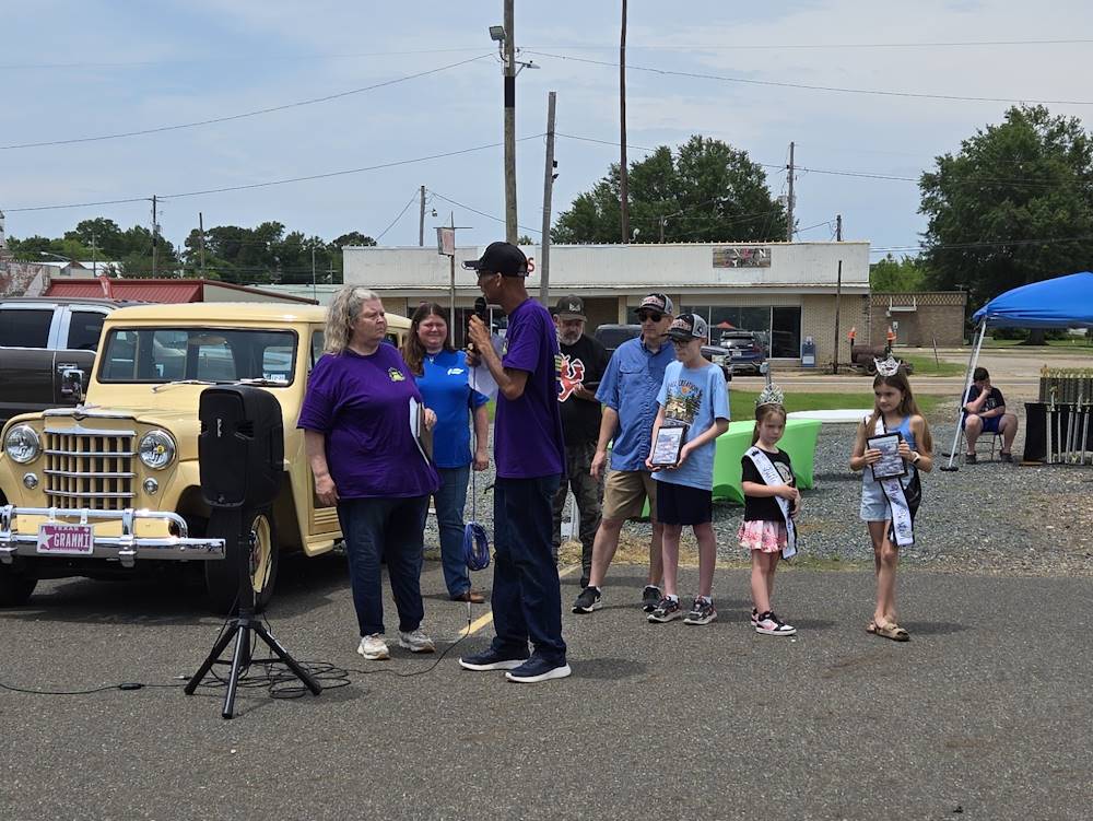 Robert & Beth Announcing Trophy Winners